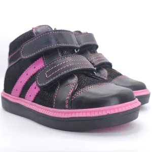 Girls Led Shoe In Black and Pink