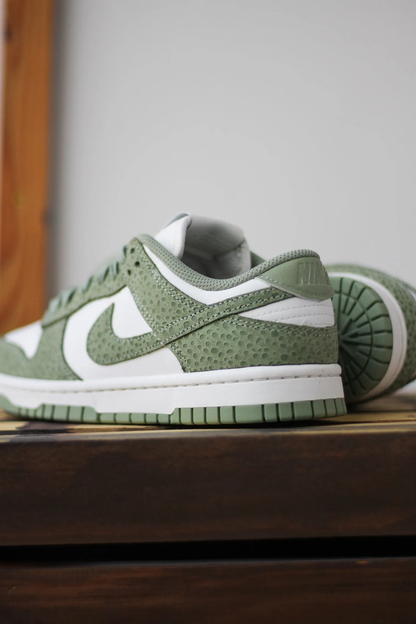 W DUNK LOW PRM "OIL GREEN"