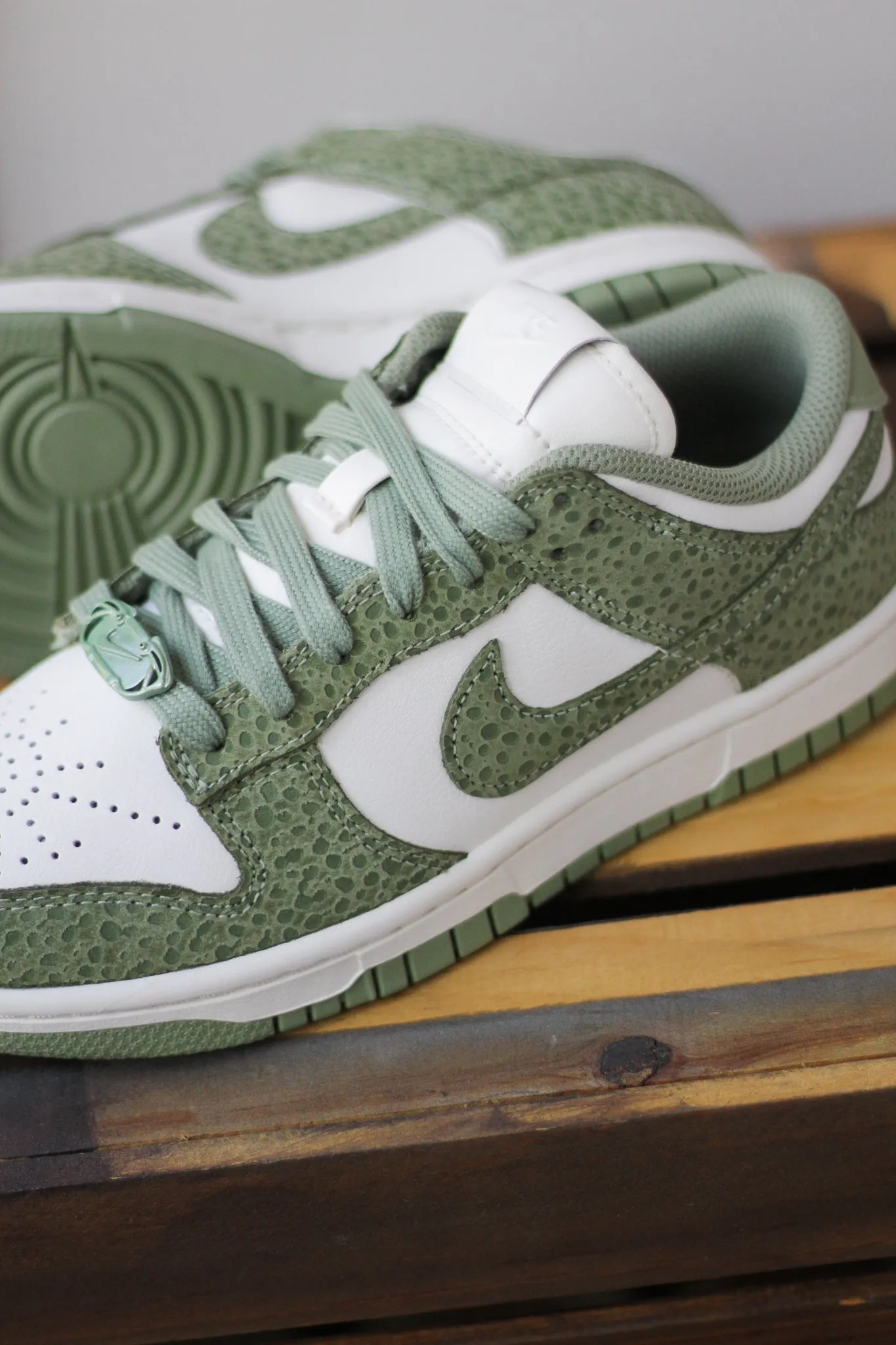 W DUNK LOW PRM "OIL GREEN"